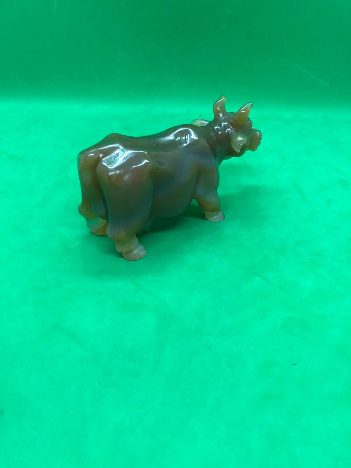 A Russian early carved agate cow/bull figure set with gold and ruby eyes Width 10.5cm Height to - Image 7 of 14