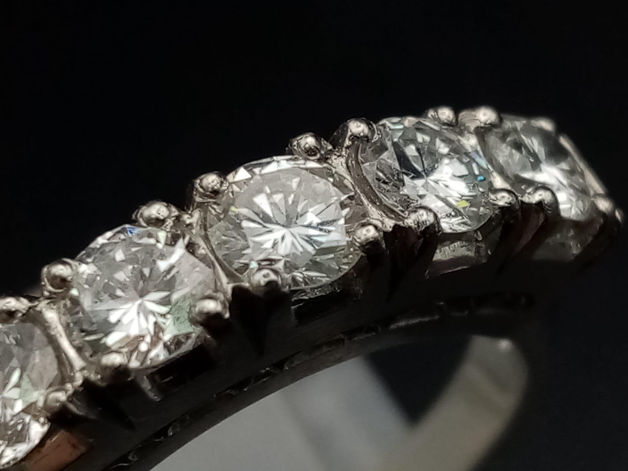 A platinum 800 ring with five diamonds (total 1 carat). Ring size: K, weight: 5.7 g. - Bild 3 aus 7