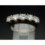A platinum 800 ring with five diamonds (total 1 carat). Ring size: K, weight: 5.7 g.