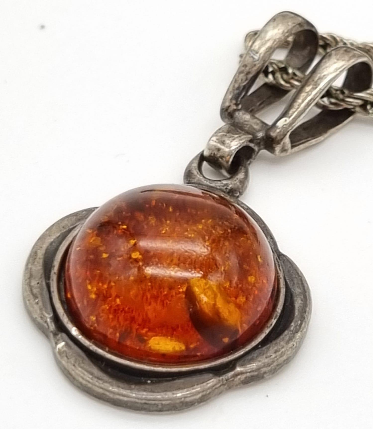 A Vintage Amber Cabochon set in a 925 Silver Pendant -on a vintage necklace. 2 and 46cm. - Image 2 of 5