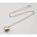 A sterling silver heart pendant on chain. Length: 46 cm, total weight: 3.3 g.