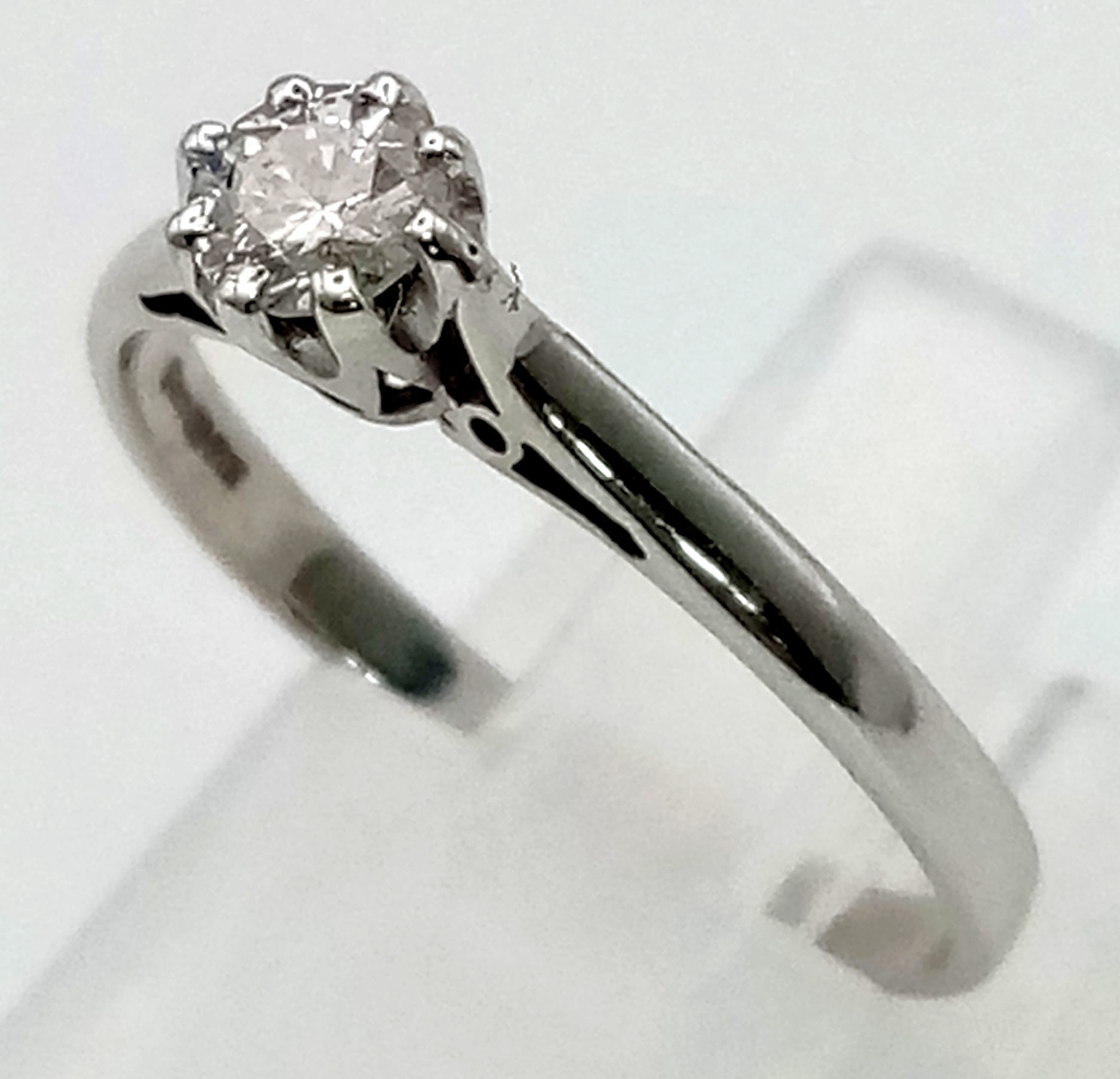 A 9 K white gold diamond (0.23 carats) solitaire ring. Size: M, weight: 1.5 g. - Bild 4 aus 4