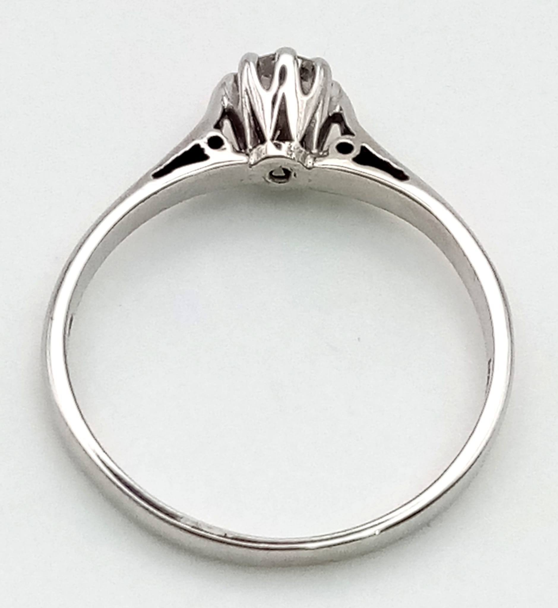 A 9 K white gold diamond (0.23 carats) solitaire ring. Size: M, weight: 1.5 g. - Bild 3 aus 4