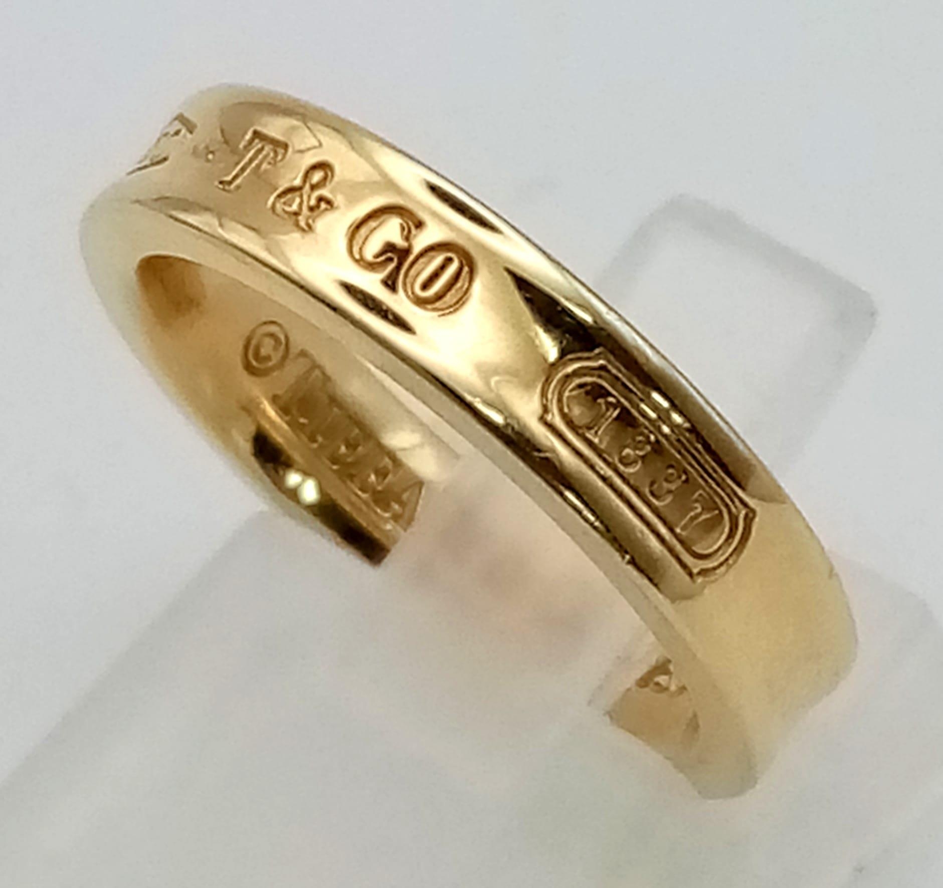 An 18 K yellow gold TIFFANY & CO band ring, size: K, weight: 6.2 g. - Image 2 of 3