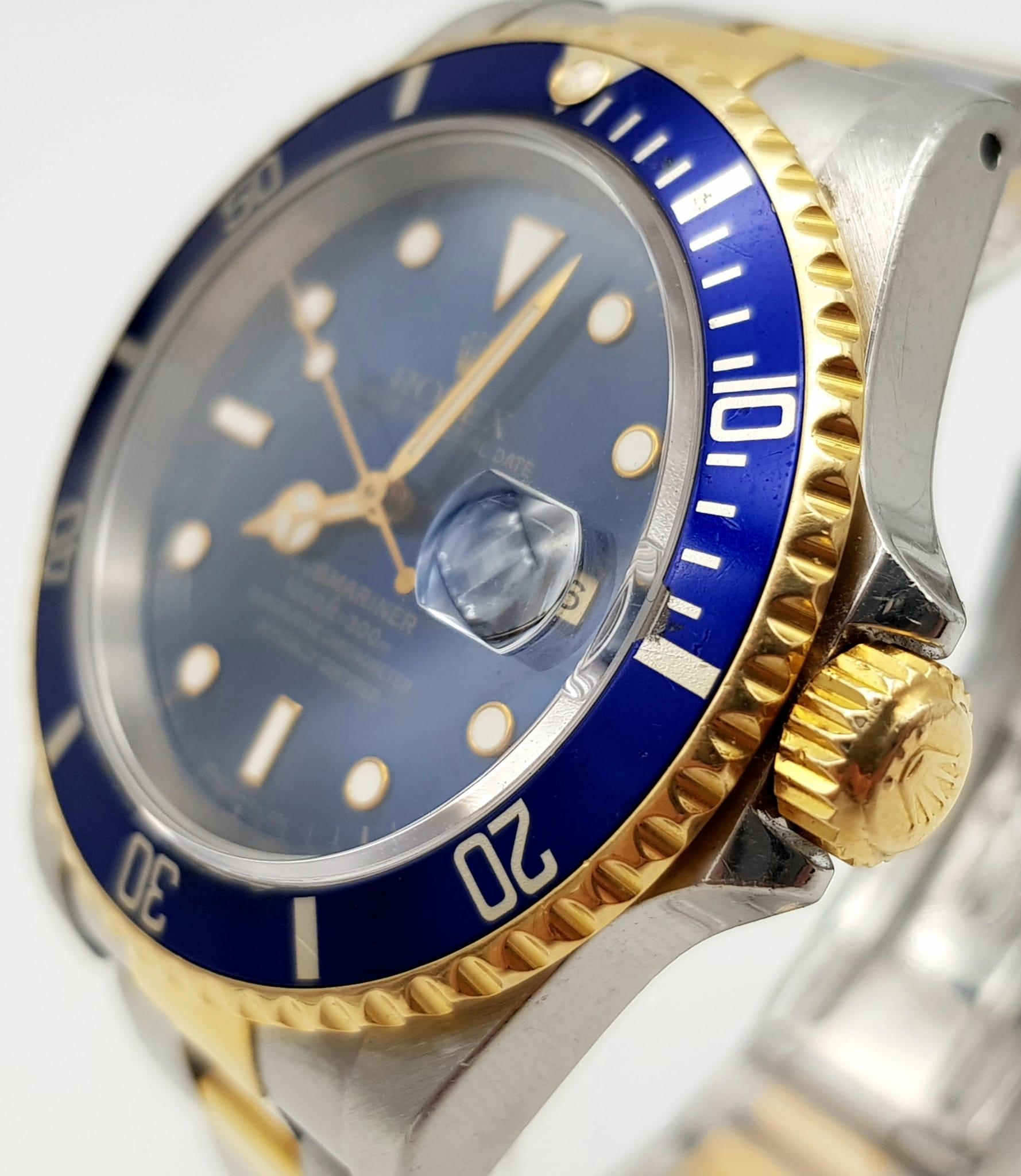 A ROLEX SUB-MARINER IN BI-METAL WITH BLUE BEZEL AND FACE AND IN GOOD ORDER THROUGHOUT. 40mm - Bild 3 aus 7