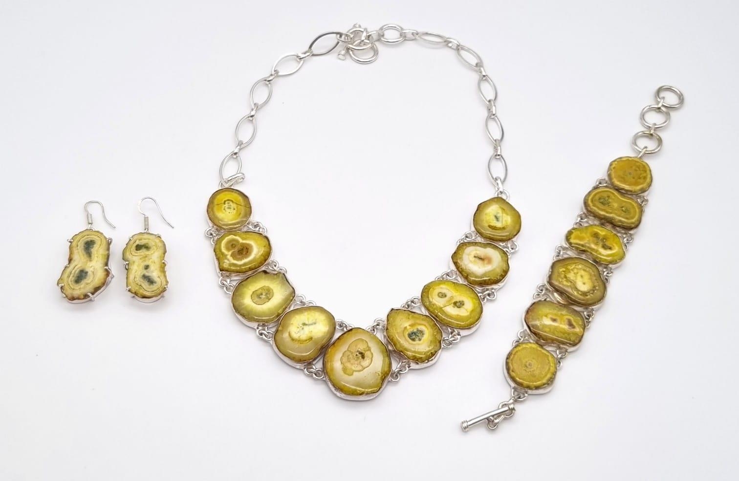 A very unusual and unique, sterling silver, yellow solar quartz necklace, bracelet and earrings set. - Image 2 of 5