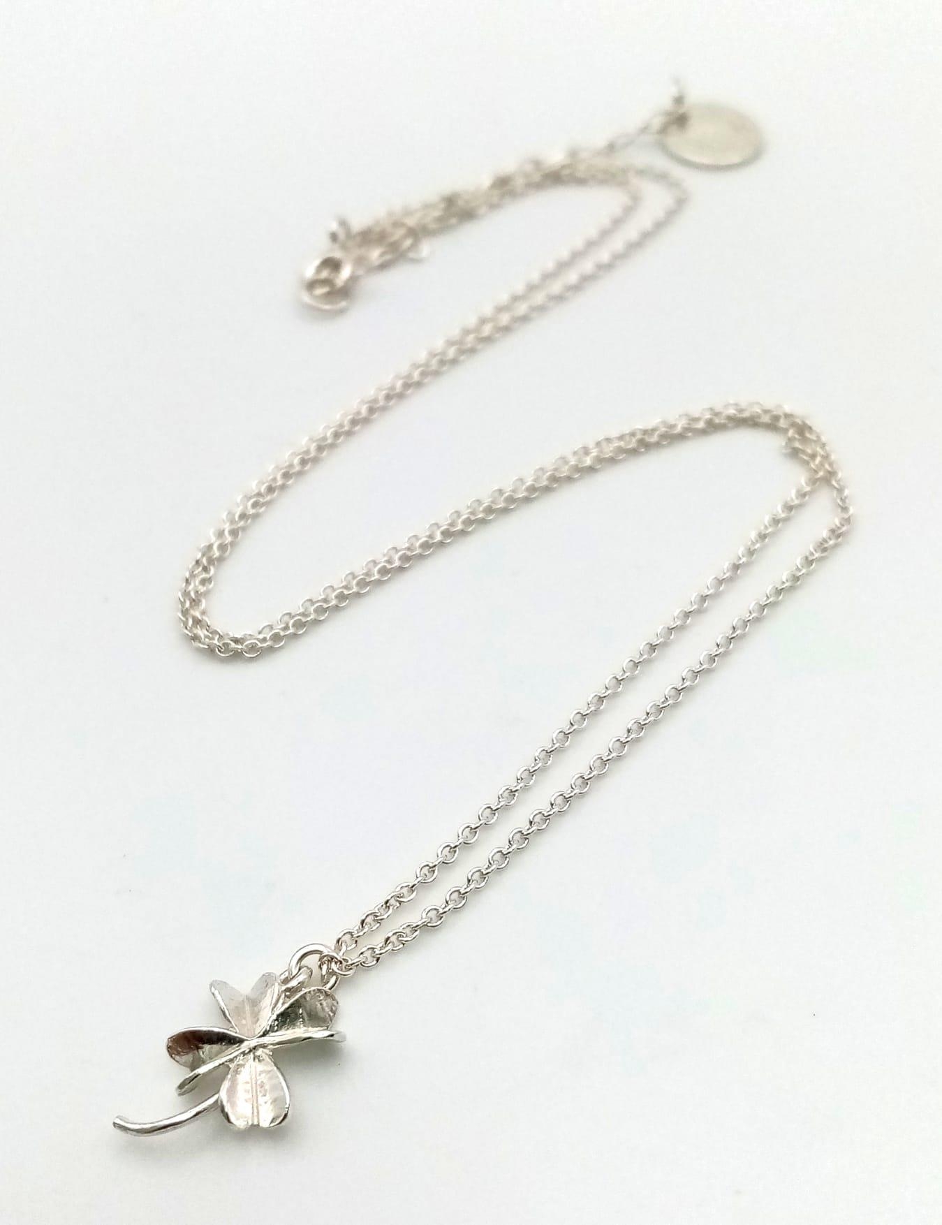 A sterling silver ALEX MONROE Lucky clover necklace. length: 41 cm, weight: 2.4 g.