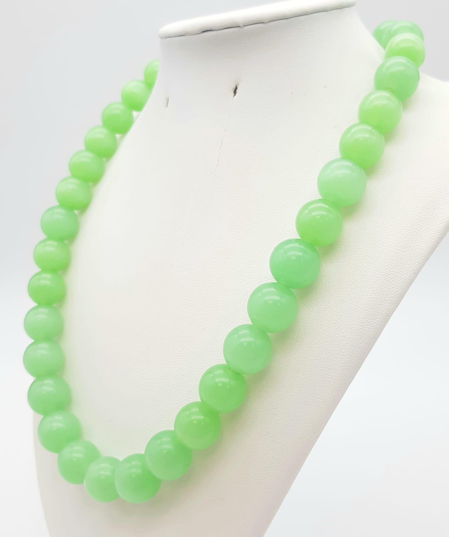 A Vintage Lime-Green Jade Bead Necklace. Lovely 14mm beads with a gilded barrel clasp. 46cm - Image 2 of 8