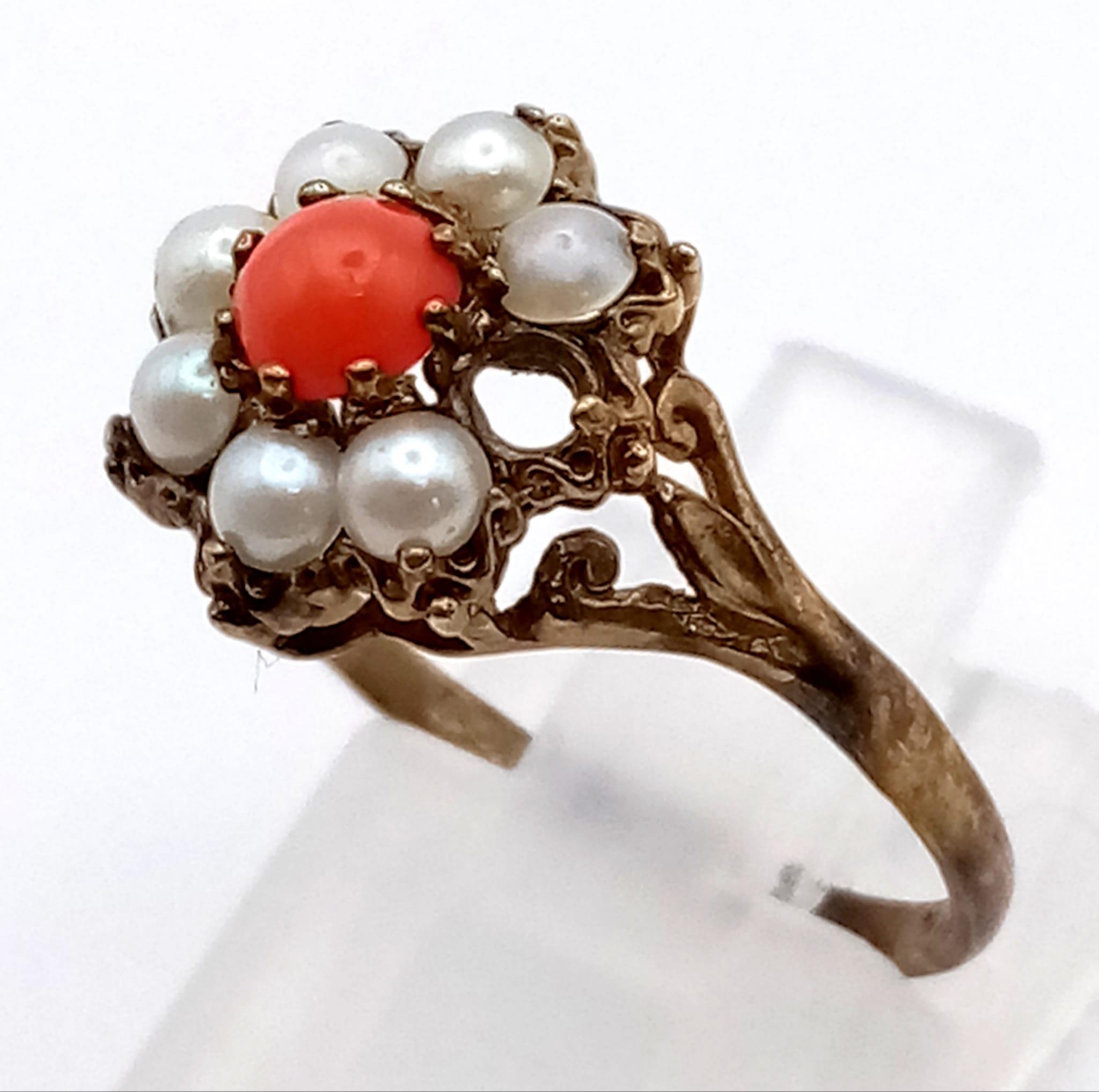 A 9K Gold Vintage Seed Pearl and Coral Ring. Missing a seed pearl so a/f. Size O. 2g total weight. - Image 2 of 5