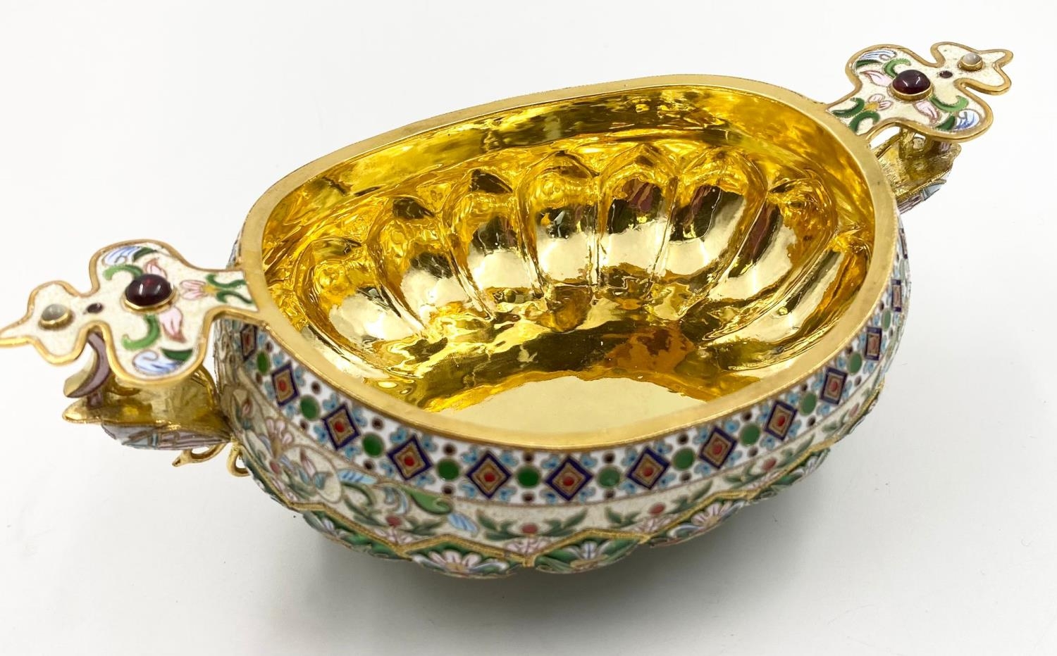 A Russian Silver Gilt Twin-Handle Bowl. Rich interior gilding. Cloisonné enamel and inlaid gem decor - Bild 3 aus 6