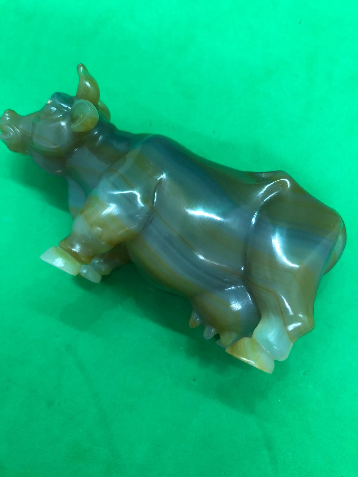 A Russian early carved agate cow/bull figure set with gold and ruby eyes Width 10.5cm Height to - Image 5 of 14