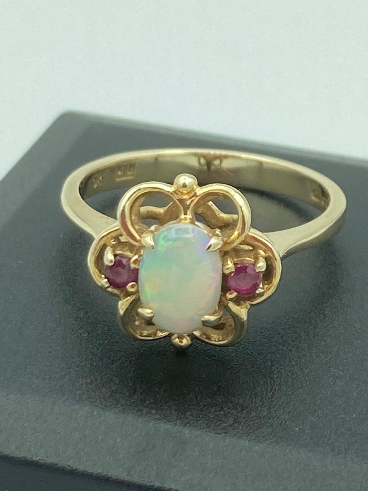 9 carat GOLD RING ring having OPAL and PINK TOPAZ set to top in GOLD openwork mount. 3.3 grams. Size