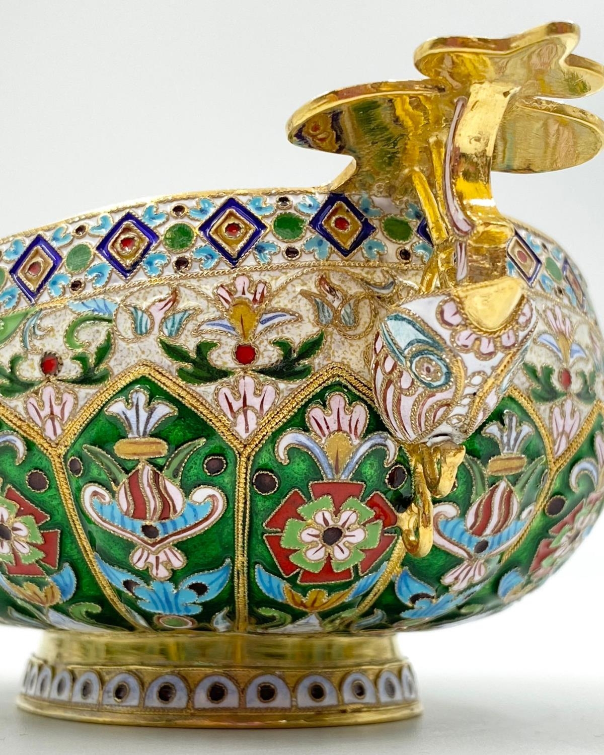 A Russian Silver Gilt Twin-Handle Bowl. Rich interior gilding. Cloisonné enamel and inlaid gem - Bild 5 aus 5