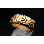 Vintage Bulgari Parentesi 18 carat yellow gold ring. This is a stunning piece as it has a slight