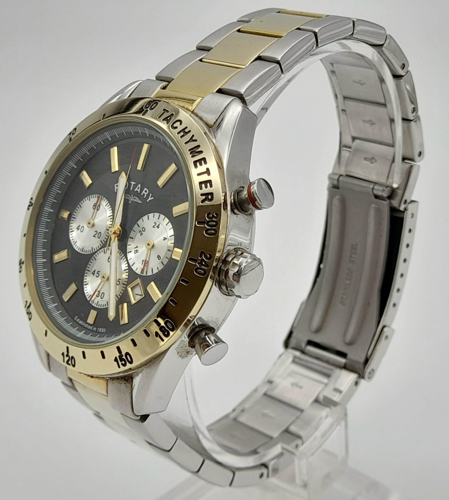A Rotary Chronograph Gents Watch. Two-Tone metal strap and case - 40mm. Black dial with three sub - Bild 2 aus 5