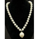 A Beautiful South Sea Shell Pearl Pendant Necklace. 46cm and 20mm.
