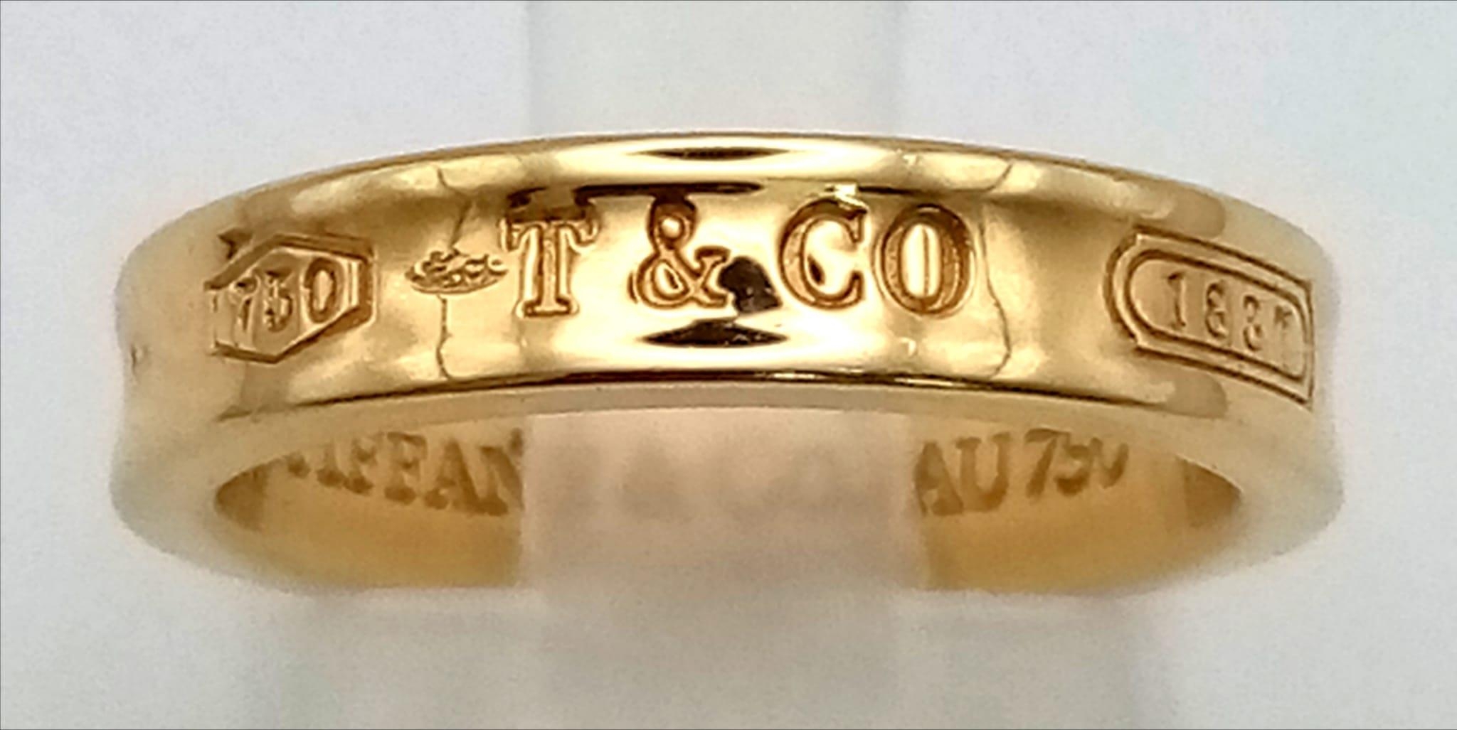 An 18 K yellow gold TIFFANY & CO band ring, size: K, weight: 6.2 g.