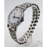 A Vintage Timex Mechanical Gents Watch. Expandable strap. Stainless steel case - 35mm. White dial