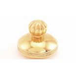 A rare pill box in solid 18ct yellow solid gold, a mirror finished half dome with grooves on the