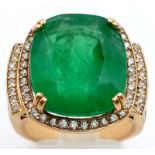 18K YELLOW GOLD DIAMOND & EMERALD COCKTAIL RING, WITH 12CT EMERALD CENTRE STONE AND 1.30CT
