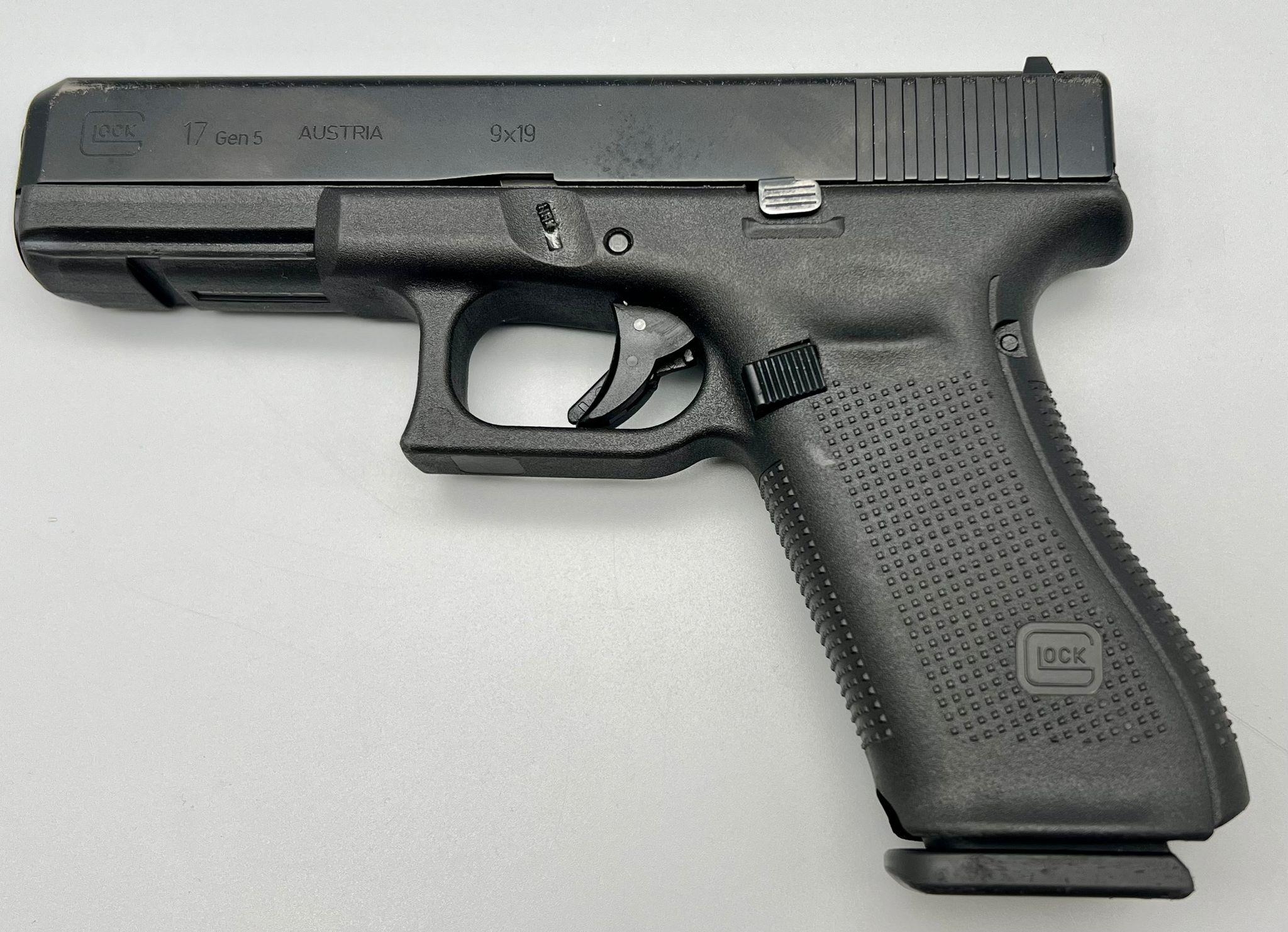 A Deactivated 9mm Glock Model 17 Generation 5 Semi-Automatic Pistol. Comes with extra grip sets - Image 2 of 10