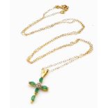 A 14 K yellow gold cross with diamonds and emeralds on chain (length: 46 cm) total weight: 1.2 g.