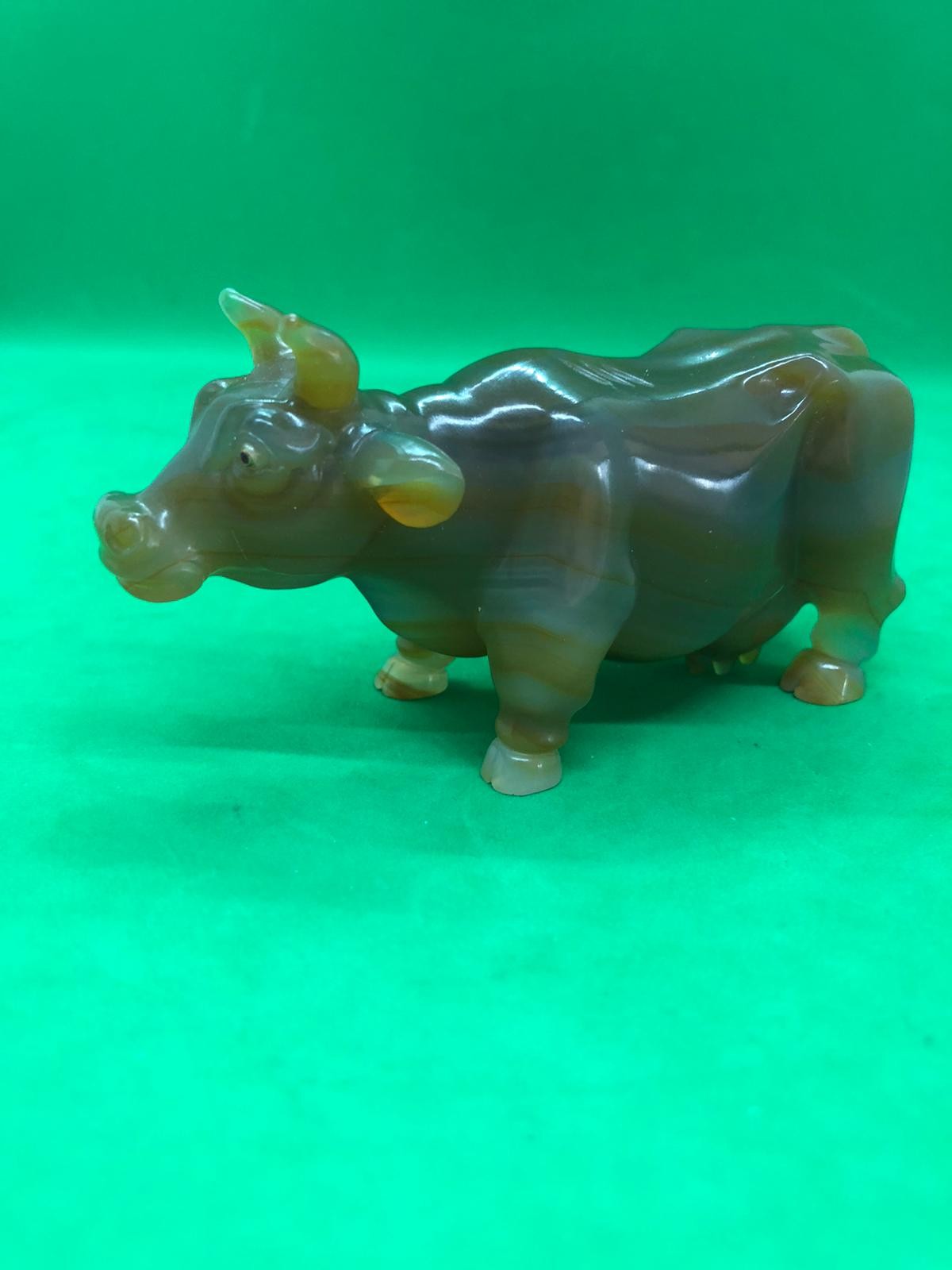 A Russian early carved agate cow/bull figure set with gold and ruby eyes Width 10.5cm Height to - Image 10 of 14