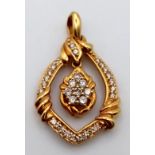 A STYLISH 18K GOLD DIAMOND PENDANT, 9.6gms