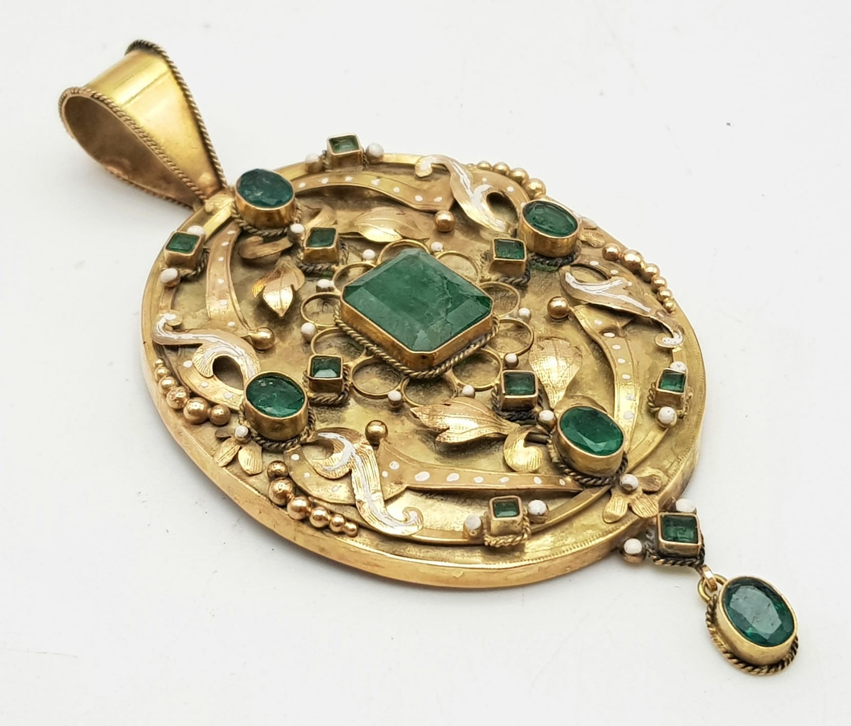 AN ANTIQUE 18K GOLD PENDANT DECORATED WITH JADE AND SEED PEARLS. 15.6gms 8cms - Bild 4 aus 4