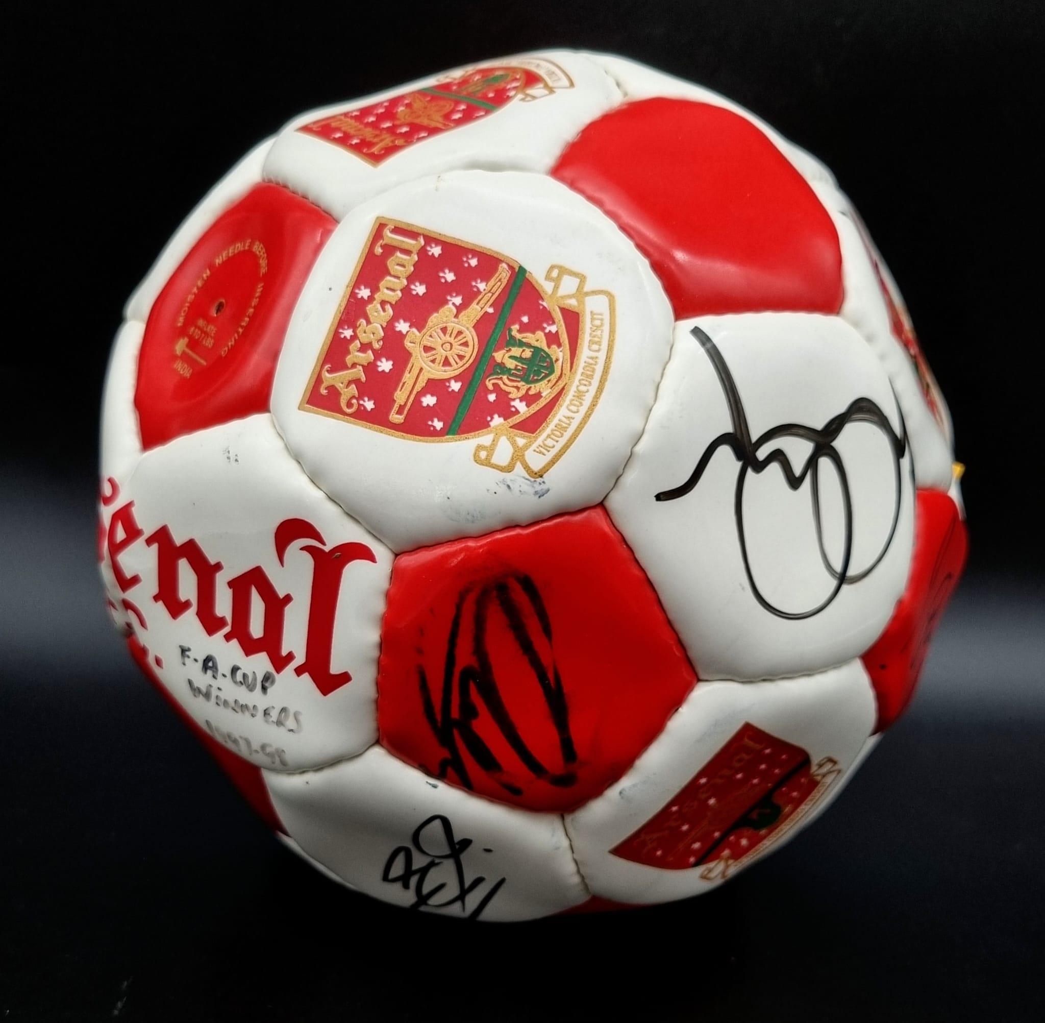 An Arsenal FC 1997/8 Double Winning Signed Football. Includes: David Seaman, Tony Adams, Ian Wright. - Bild 5 aus 8