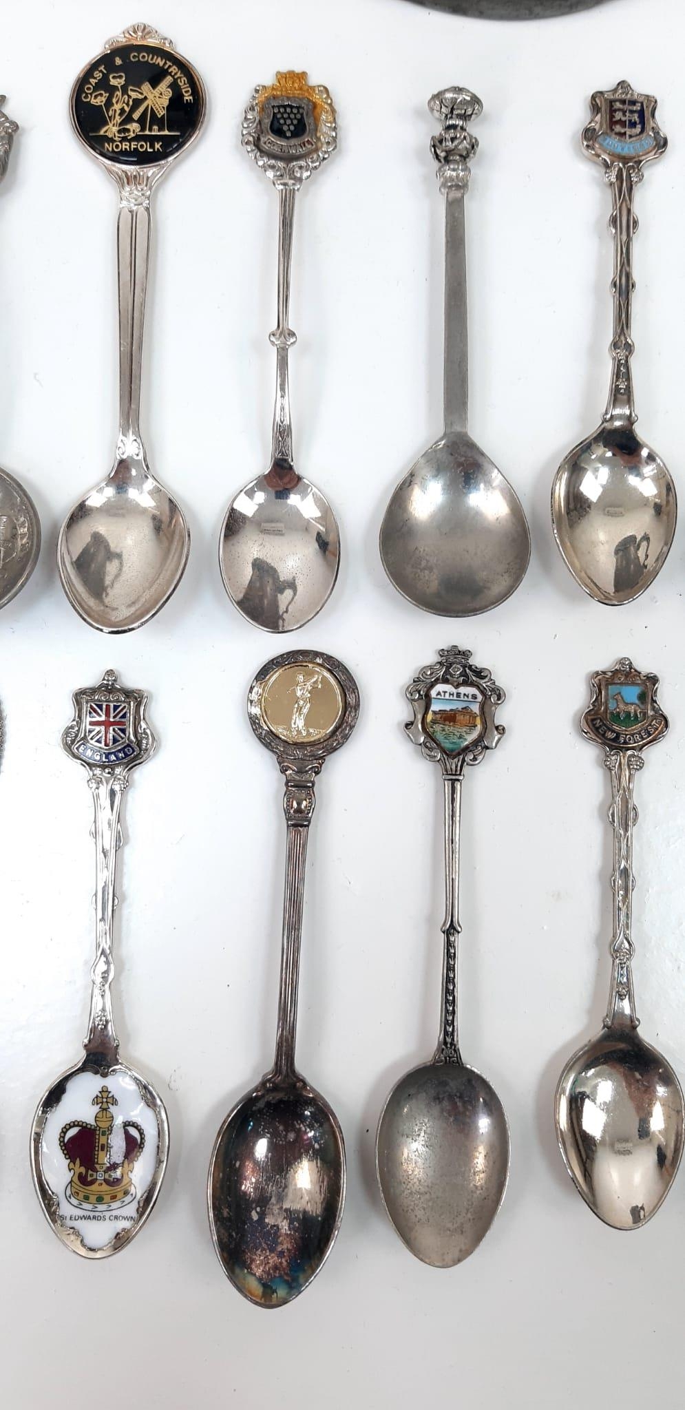 An interesting lot of over 20 collectable silver plated spoons AND an English pewter jug with a - Image 3 of 6