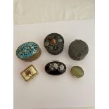 An assortment of vintage and later PILL/TRINKET BOXES to include enamel, onyx, jewelled, filigree