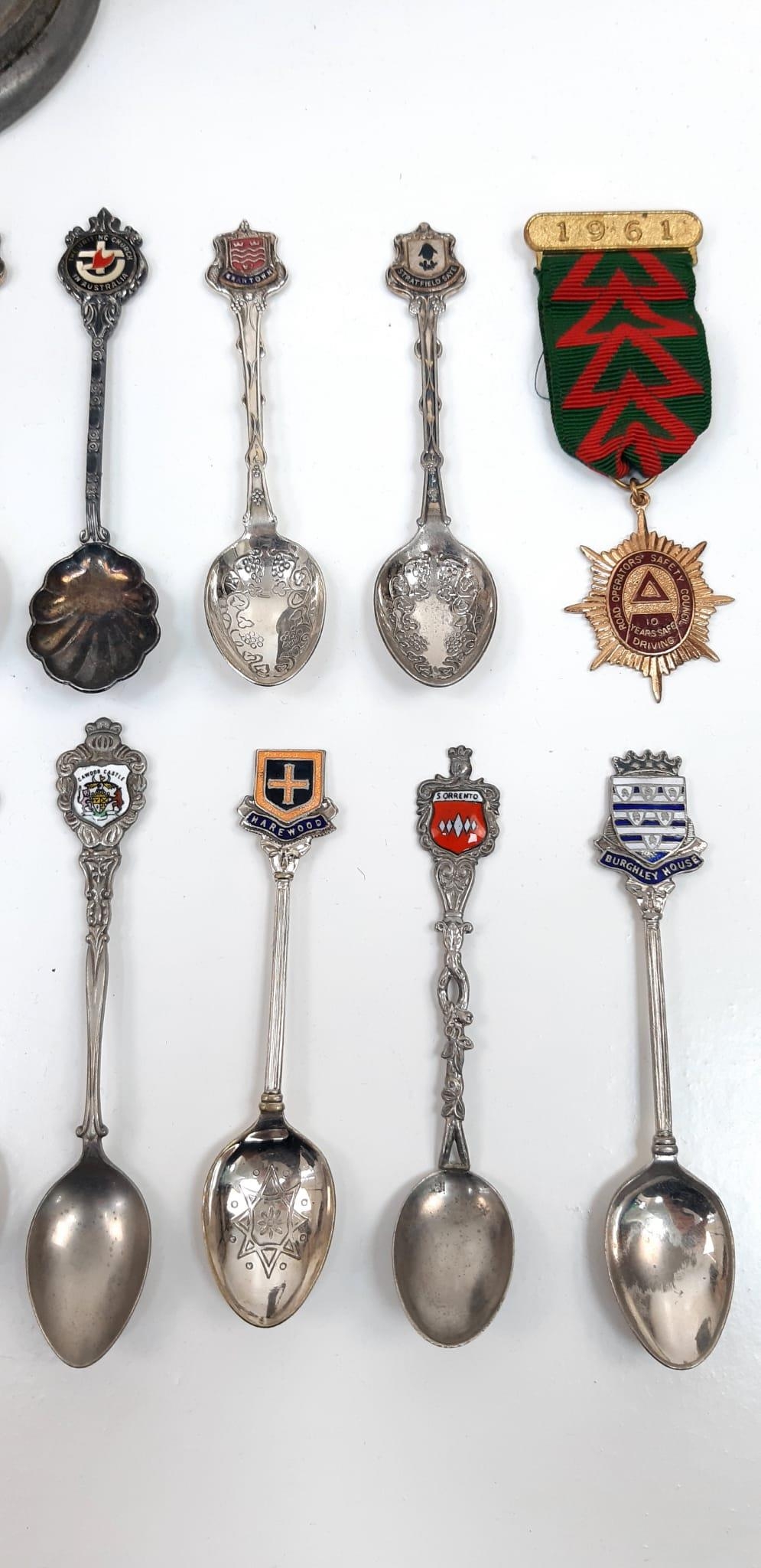 An interesting lot of over 20 collectable silver plated spoons AND an English pewter jug with a - Image 2 of 6