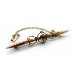 An Antique 9K Yellow Gold Peridot and Seed Pearl Bar Brooch. With safety chain. 6.5cm length. 3.1g