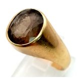 A 9K Yellow Gold Smokey Quartz Gents Ring. Size W. 10.27g total weight.