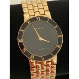 Gentlemans Elegant ACCURIST Quartz Wristwatch having black dial with Roman numerals and golden