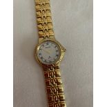 Gentlemans ACCURIST Quartz wristwatch in gold tone with matching bracelet. Having sweeping second