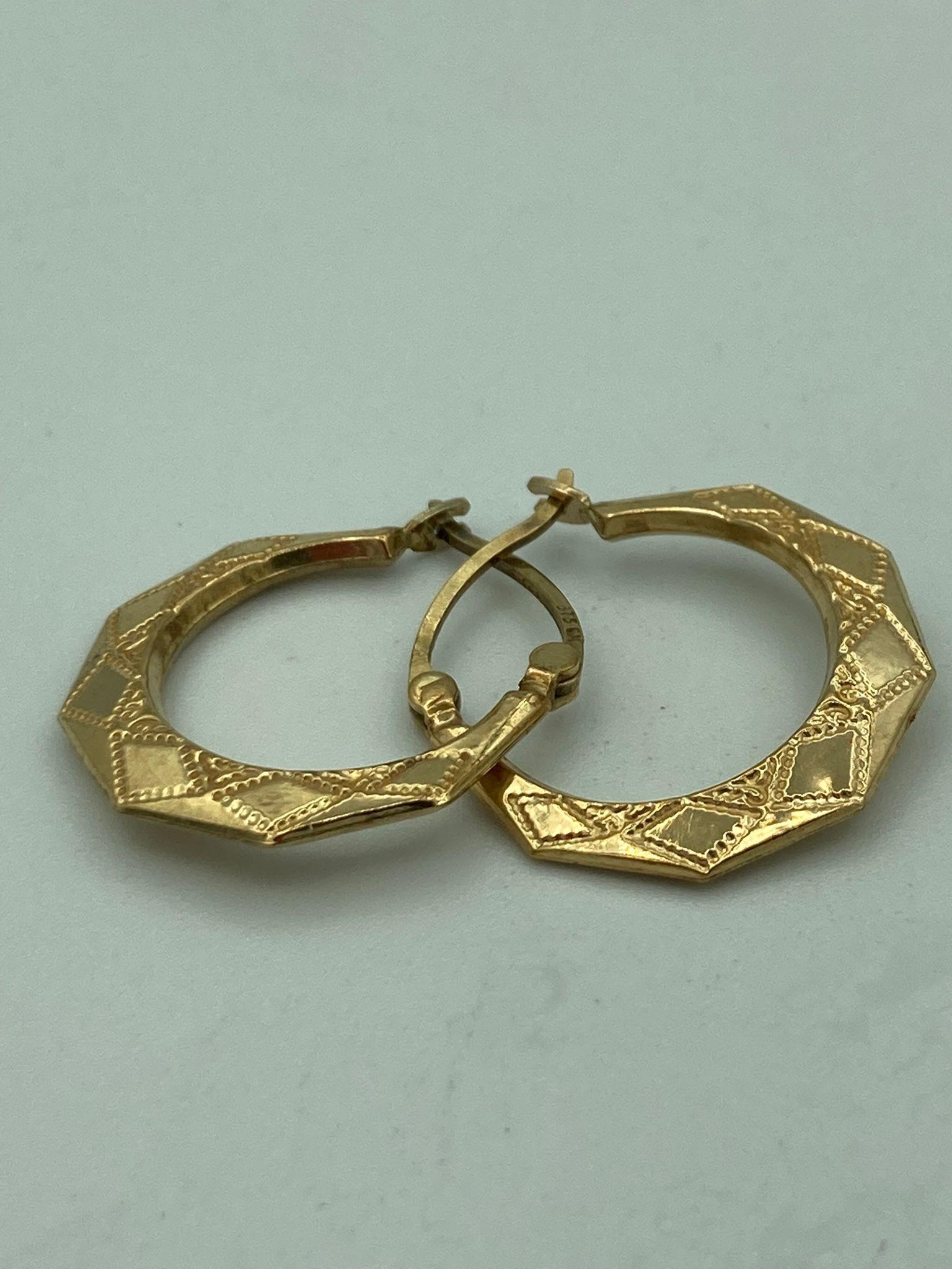 9 carat GOLD geometric design HOOP EARRINGS. 1.24 grams. - Bild 2 aus 2
