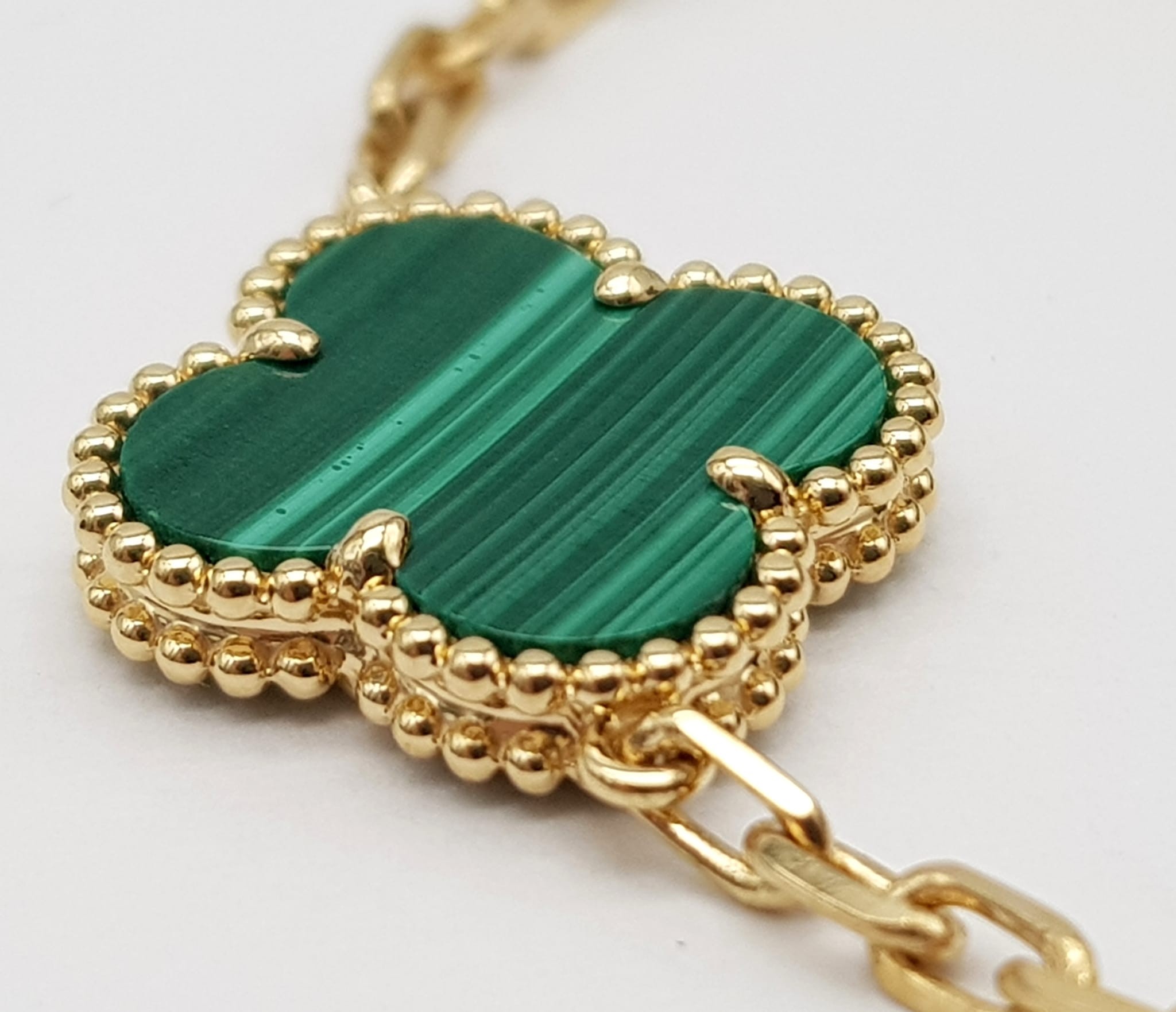 A Van Cleef and Arpels Alhambra bracelet with 5 motifs - 18ct yellow gold with malachite inserts. - Image 5 of 7