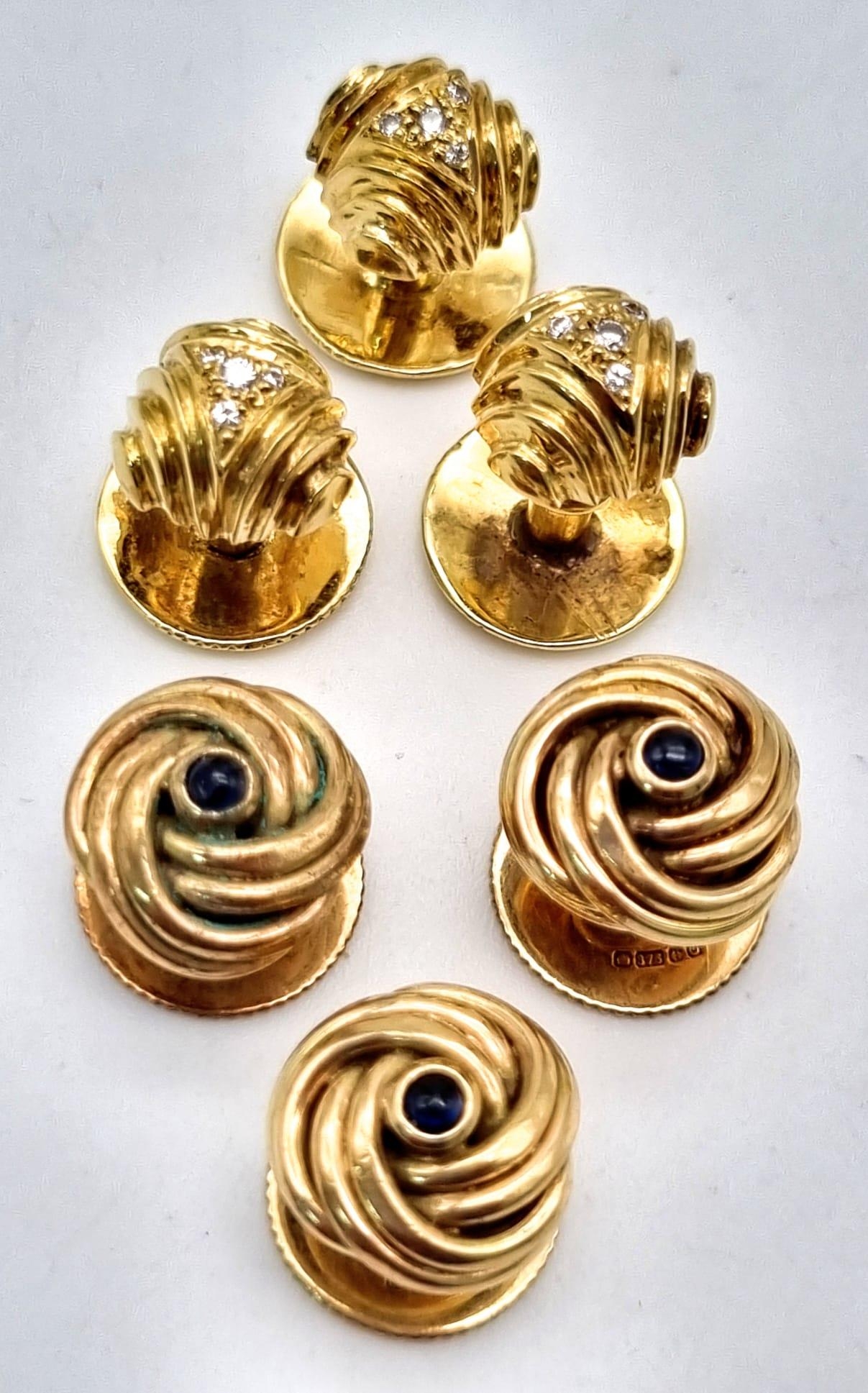 A Mixed Gold Lot to Include: 18K Gold - 2 x set of cufflinks and 3 x burtons, 1 solo earring and a - Image 5 of 12