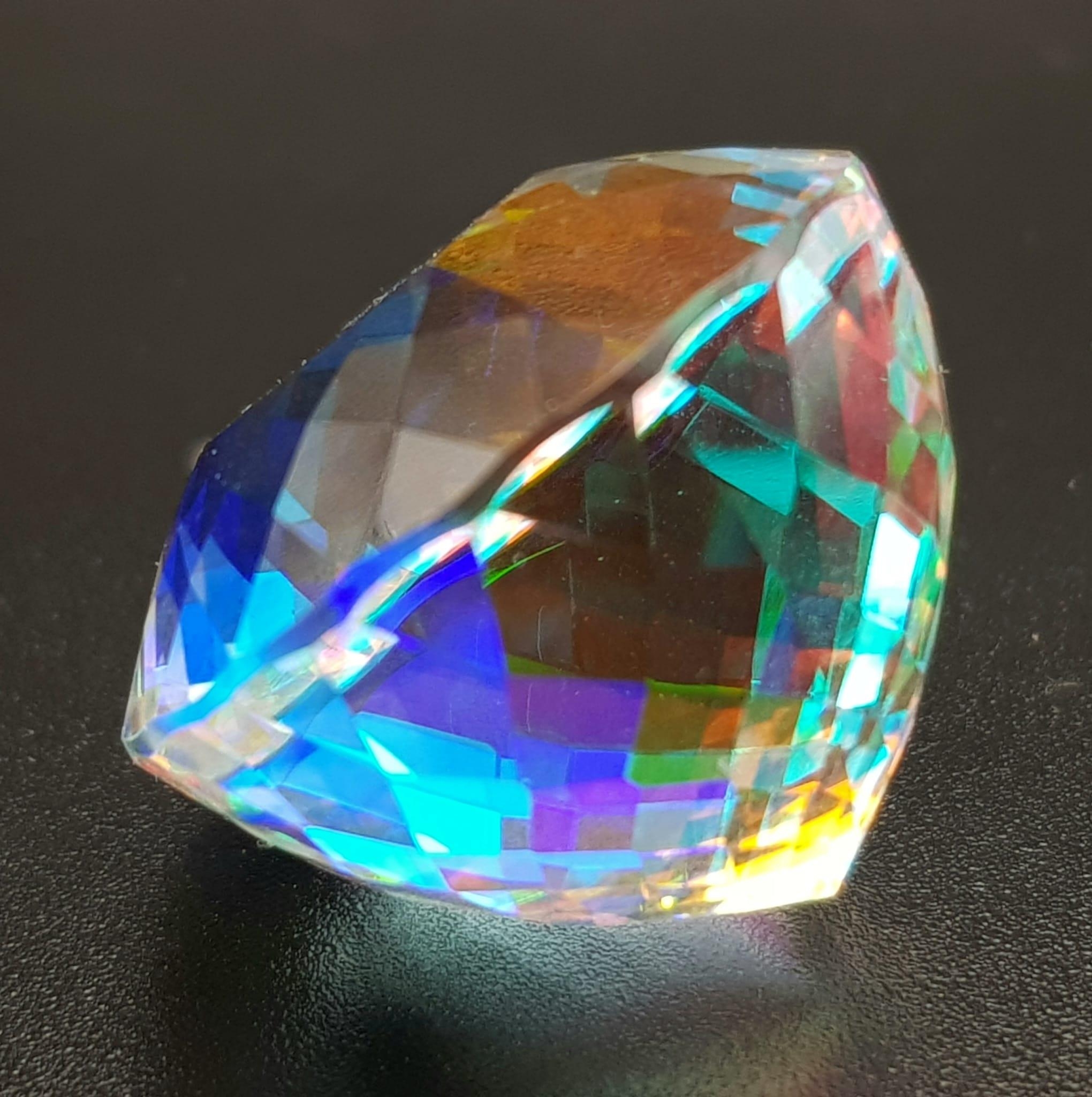 A mesmerising, large (68.25 carats), MYSTIC TOPAZ. Round cut, exhibiting beautiful iridescence, - Bild 4 aus 7
