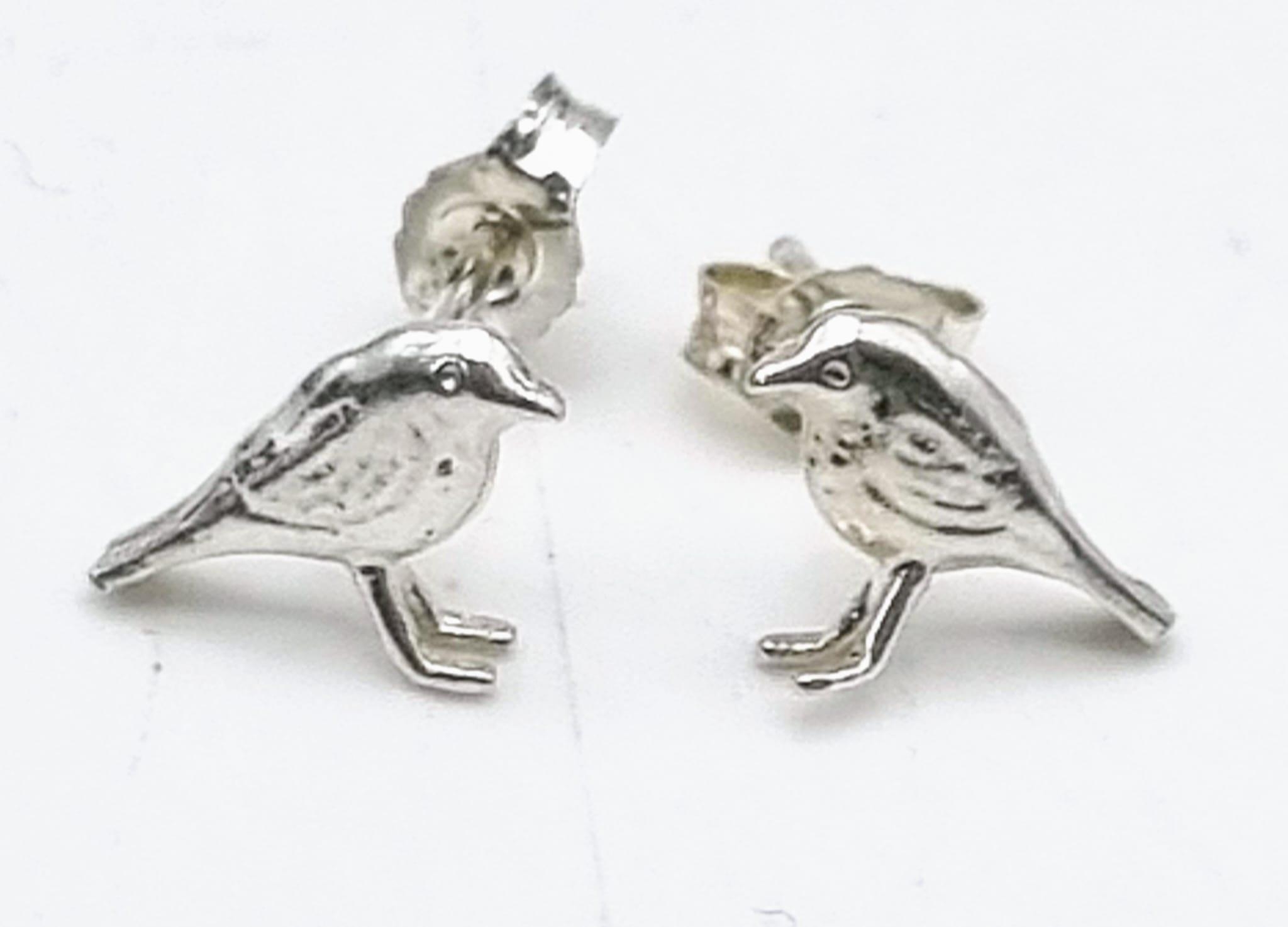 Alex Monroe sterling silver little robin stud earrings. 1g in weight.