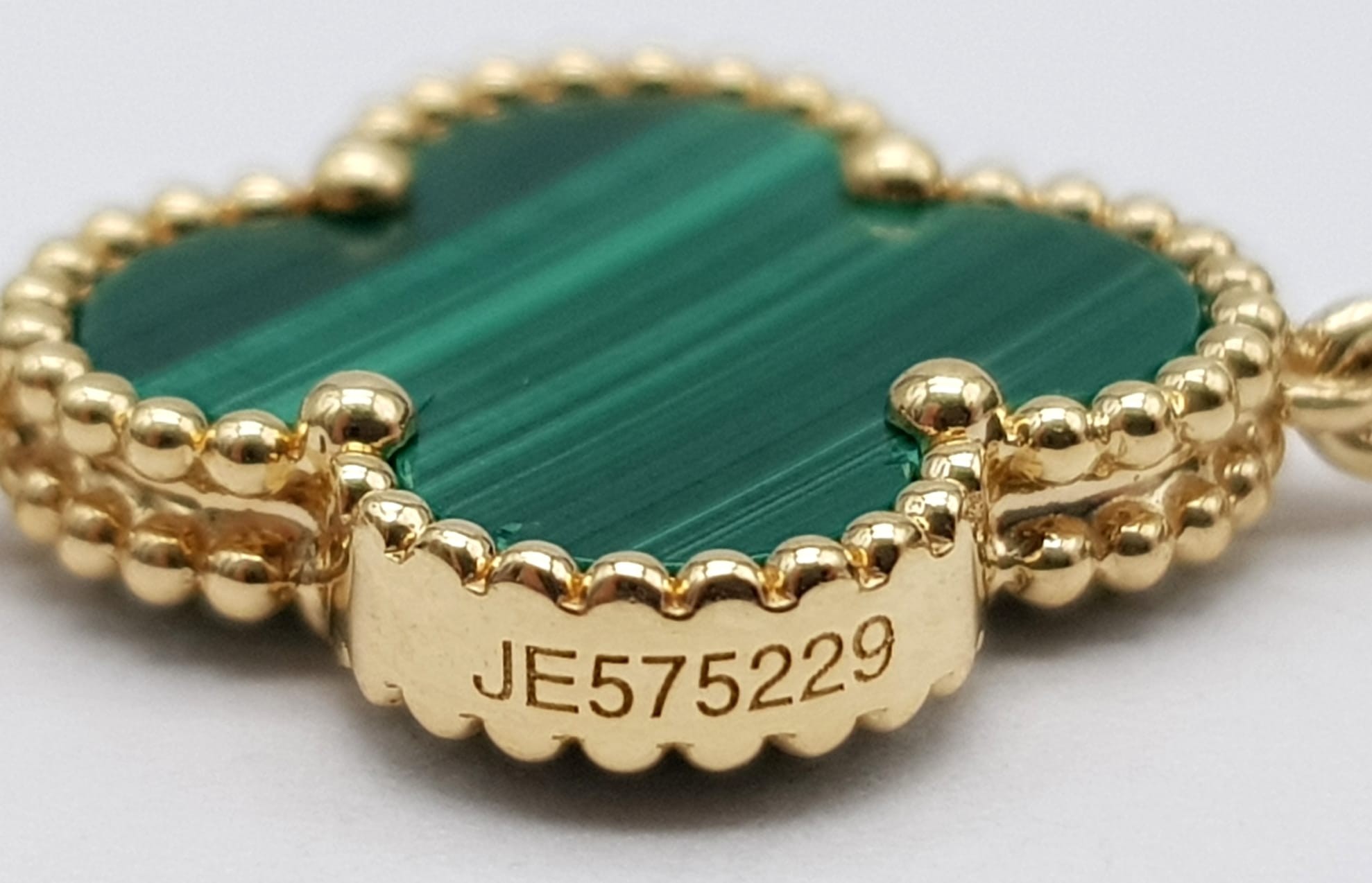 A Van Cleef and Arpels Alhambra bracelet with 5 motifs - 18ct yellow gold with malachite inserts. - Image 3 of 7