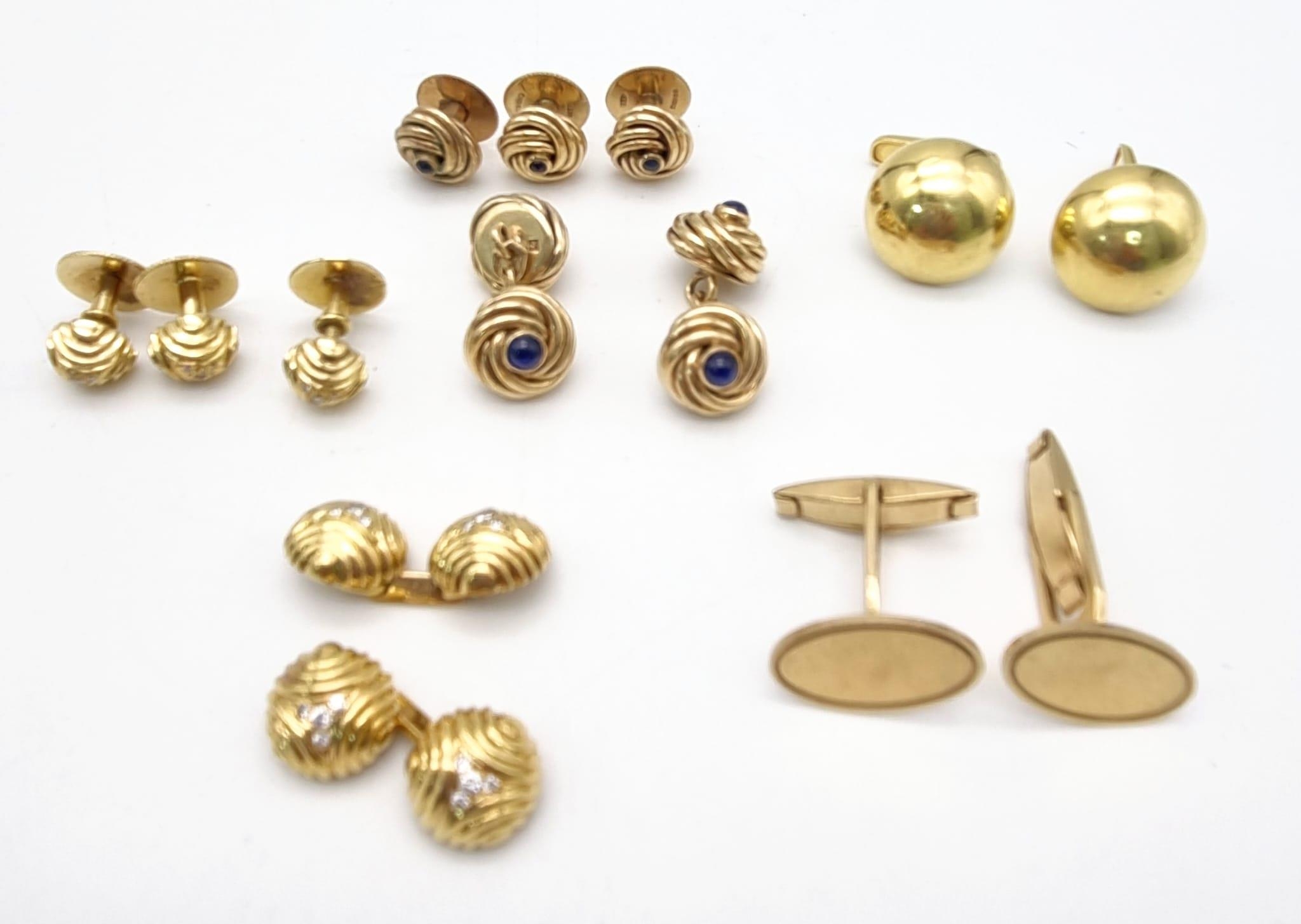 A Mixed Gold Lot to Include: 18K Gold - 2 x set of cufflinks and 3 x burtons, 1 solo earring and a - Image 2 of 12