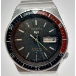 A Vintage Seiko 5 Sports Automatic PEPSI Gents Watch. Stainless steel strap and case -42mm. Famous
