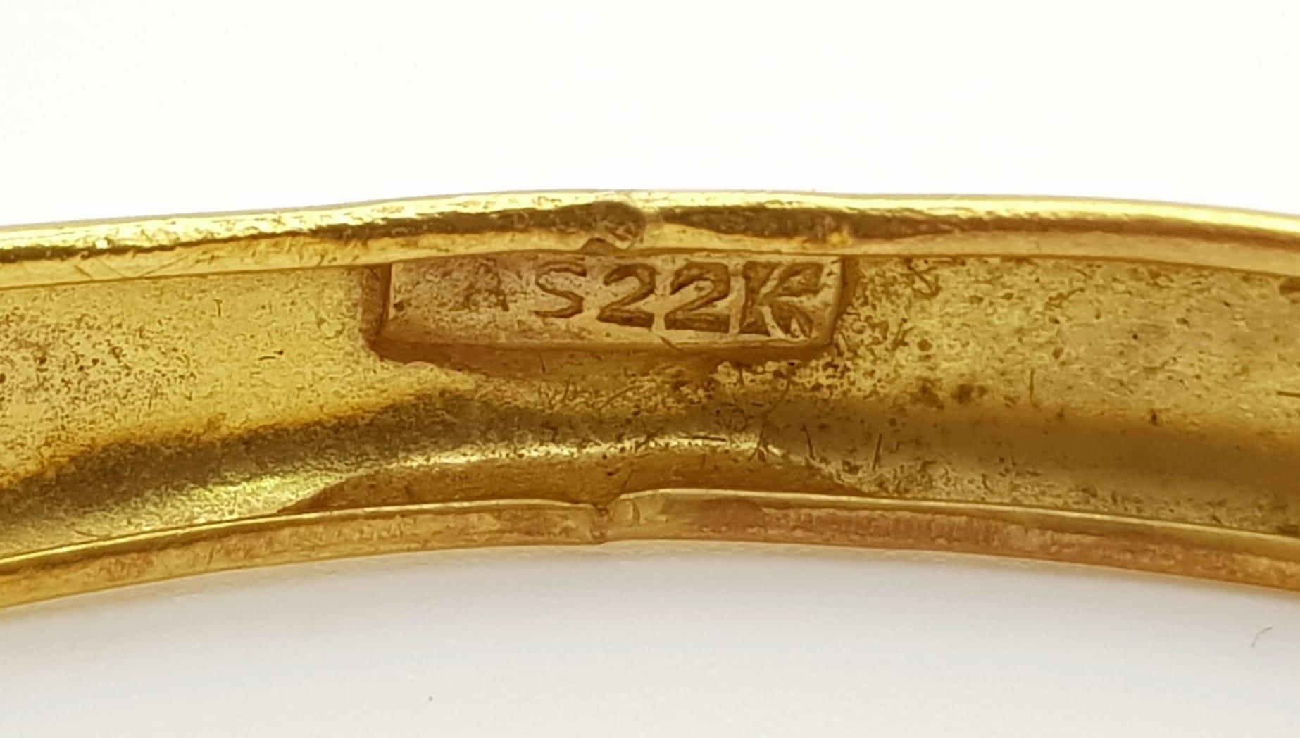 A 22K Yellow Gold Bangle. 65mm inner diameter. 9.58g. Ref: 3876. - Bild 4 aus 4