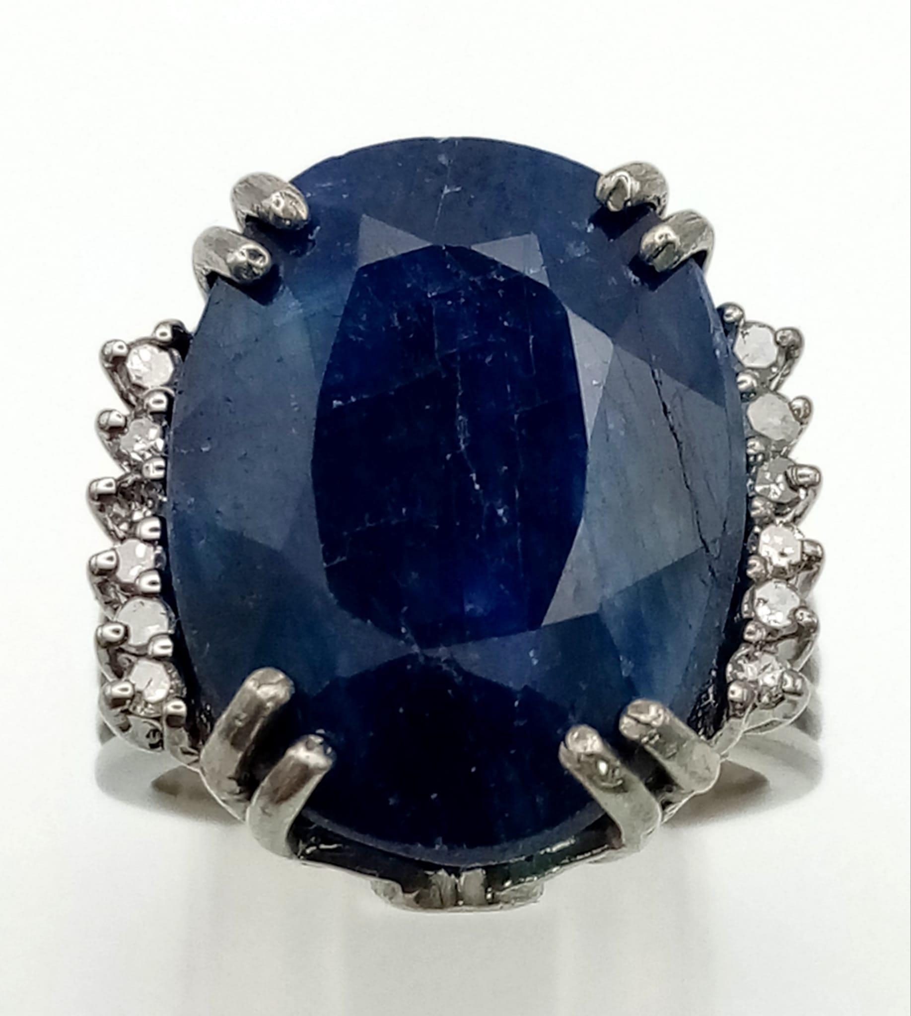 A 20.30ct Oval cut Natural Blue Sapphire Ring set in 925 silver, decorated with 0.20ct Diamond - Image 2 of 5