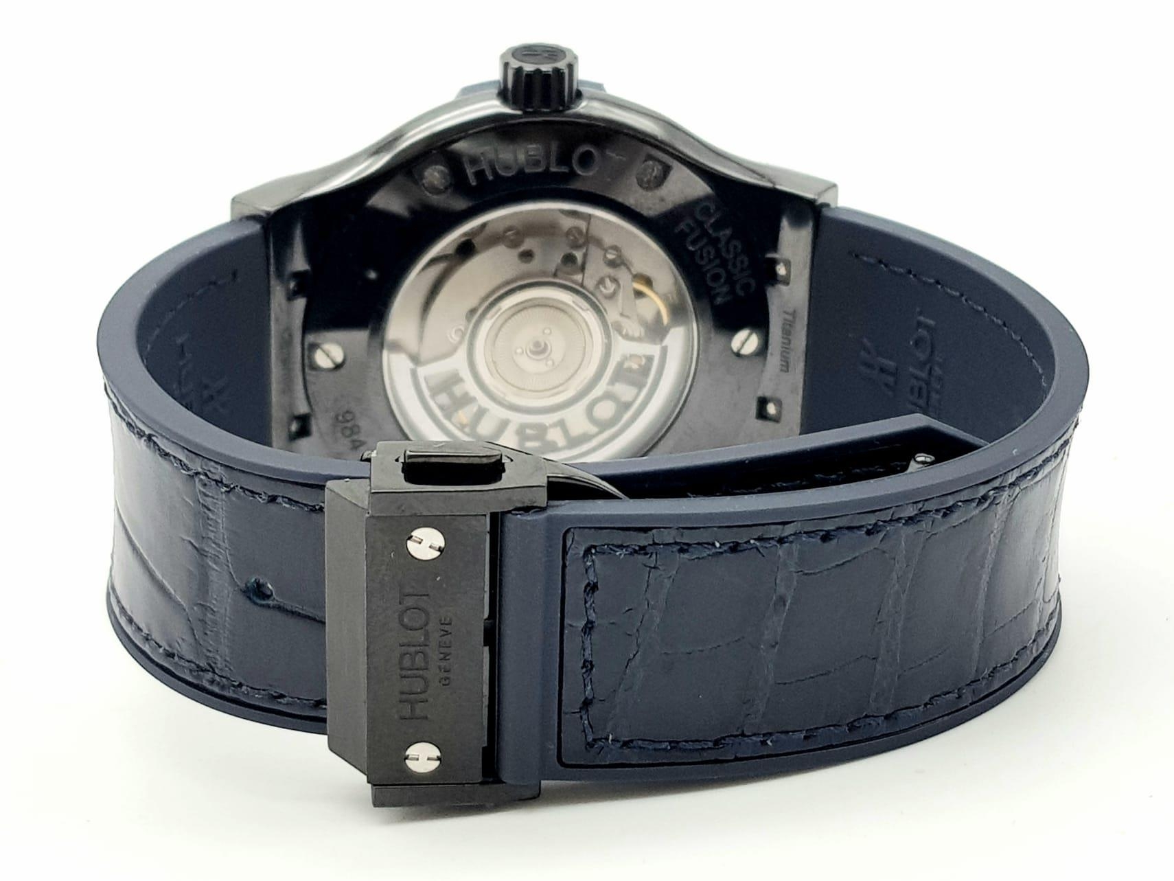 A Hublot Classic Gents Fusion Watch. Blue leather strap. Ceramic case - 41mm. Blue dial with date - Bild 9 aus 12