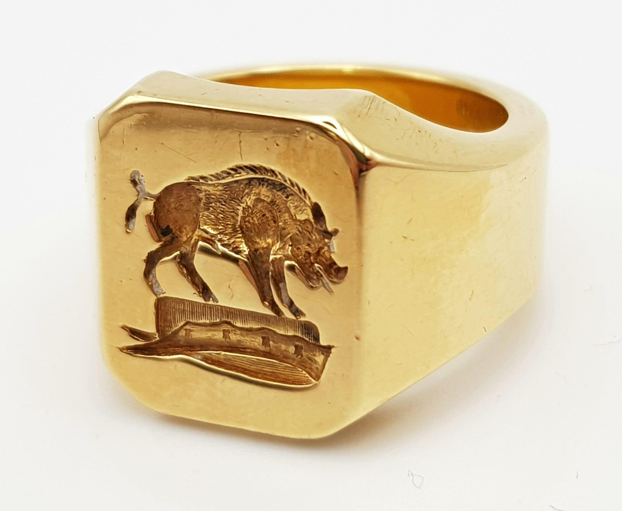 An 18K Yellow Gold Wild Boar Signet Ring. Size O 1/2. 26.46g. Ref: 3834.