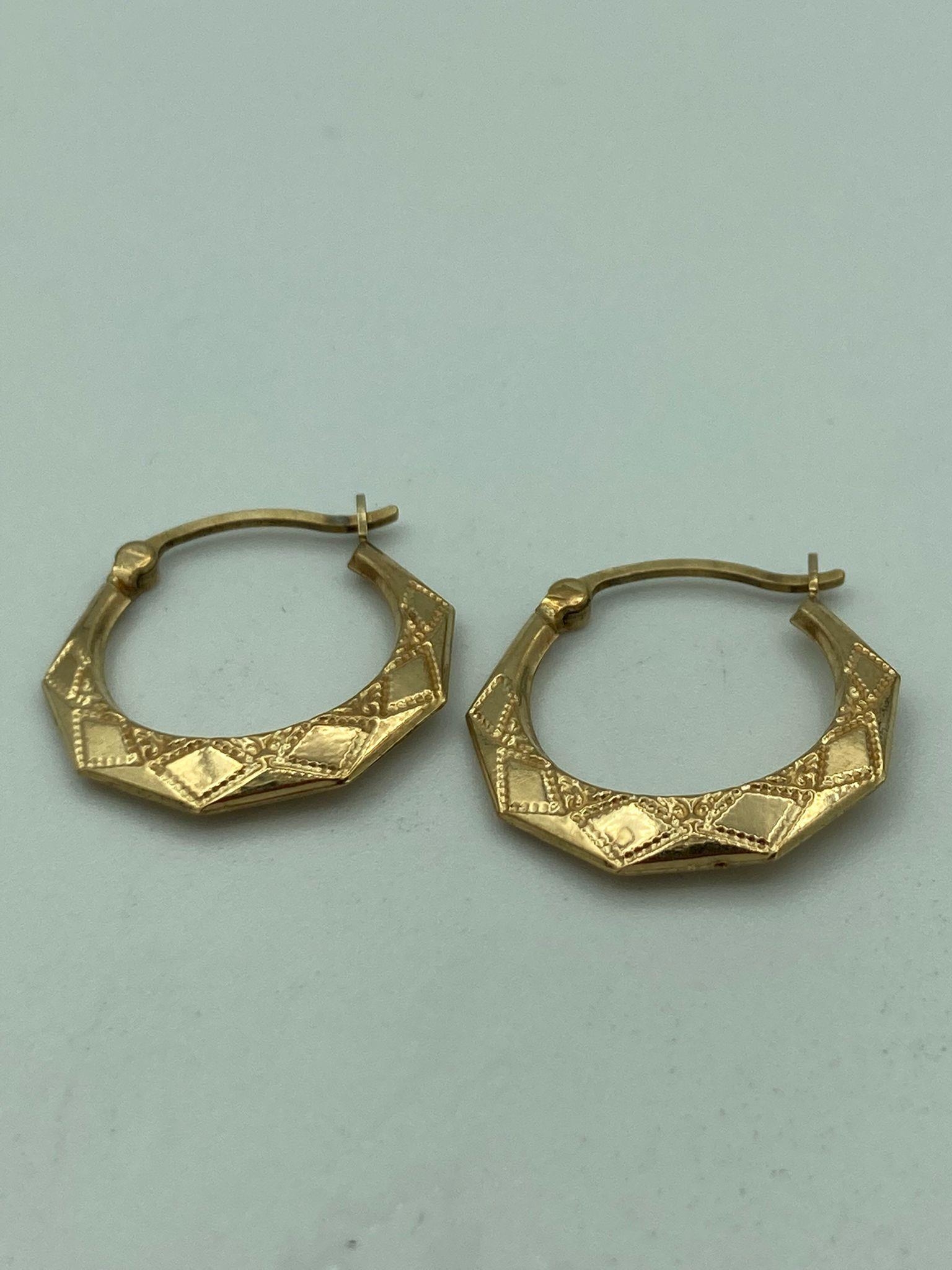 9 carat GOLD geometric design HOOP EARRINGS. 1.24 grams.